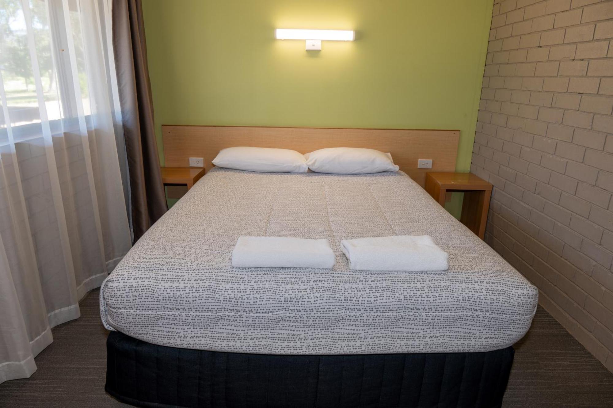 Tumut Valley Motel Pet Friendly Eksteriør bilde