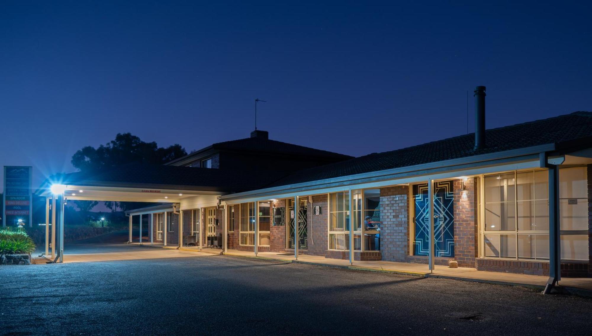 Tumut Valley Motel Pet Friendly Eksteriør bilde