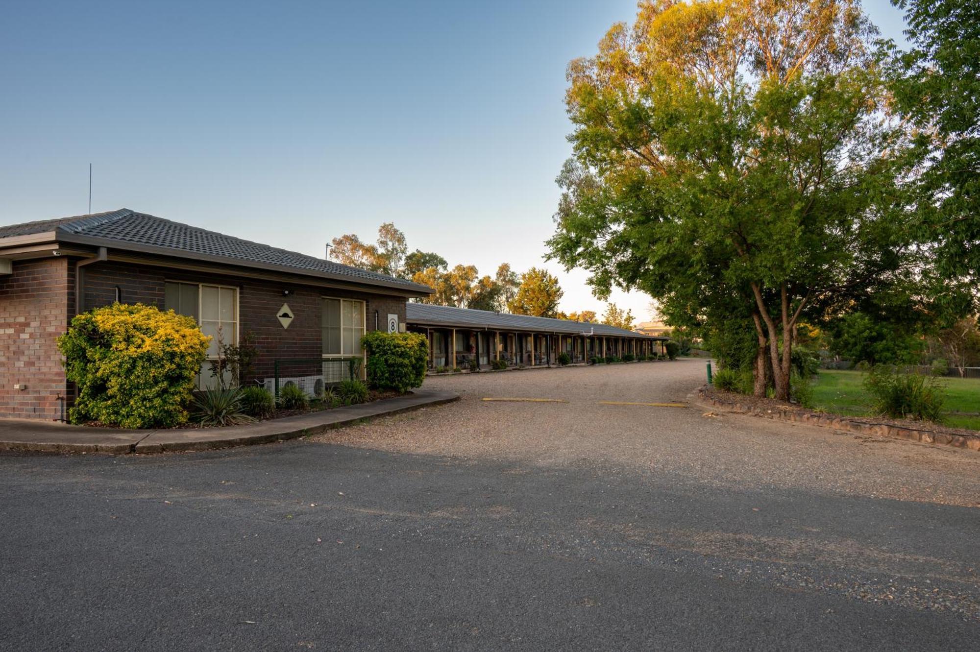 Tumut Valley Motel Pet Friendly Eksteriør bilde