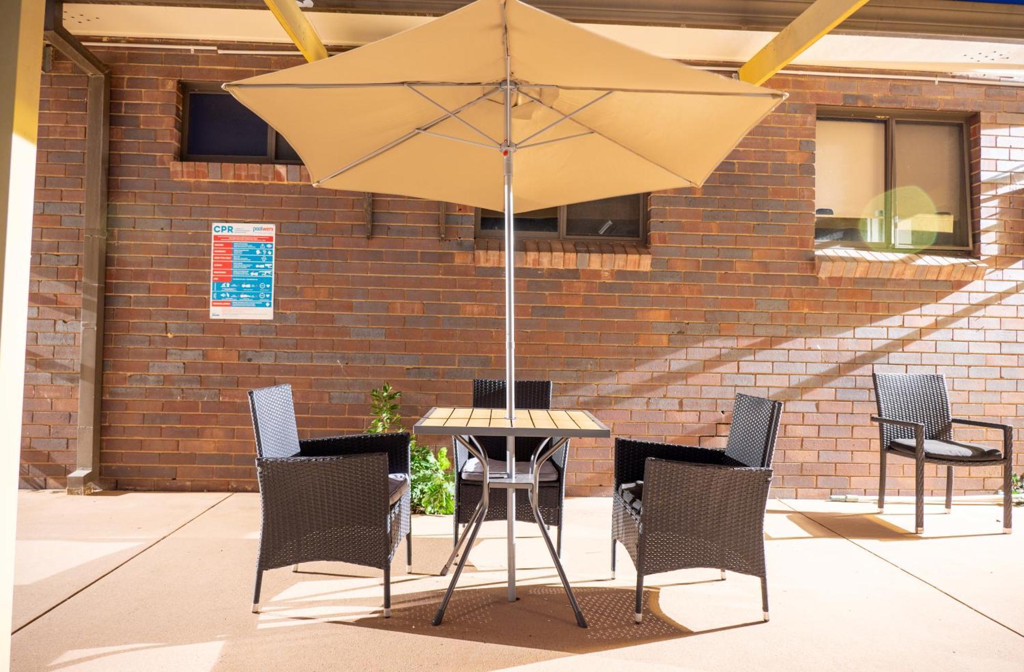 Tumut Valley Motel Pet Friendly Eksteriør bilde