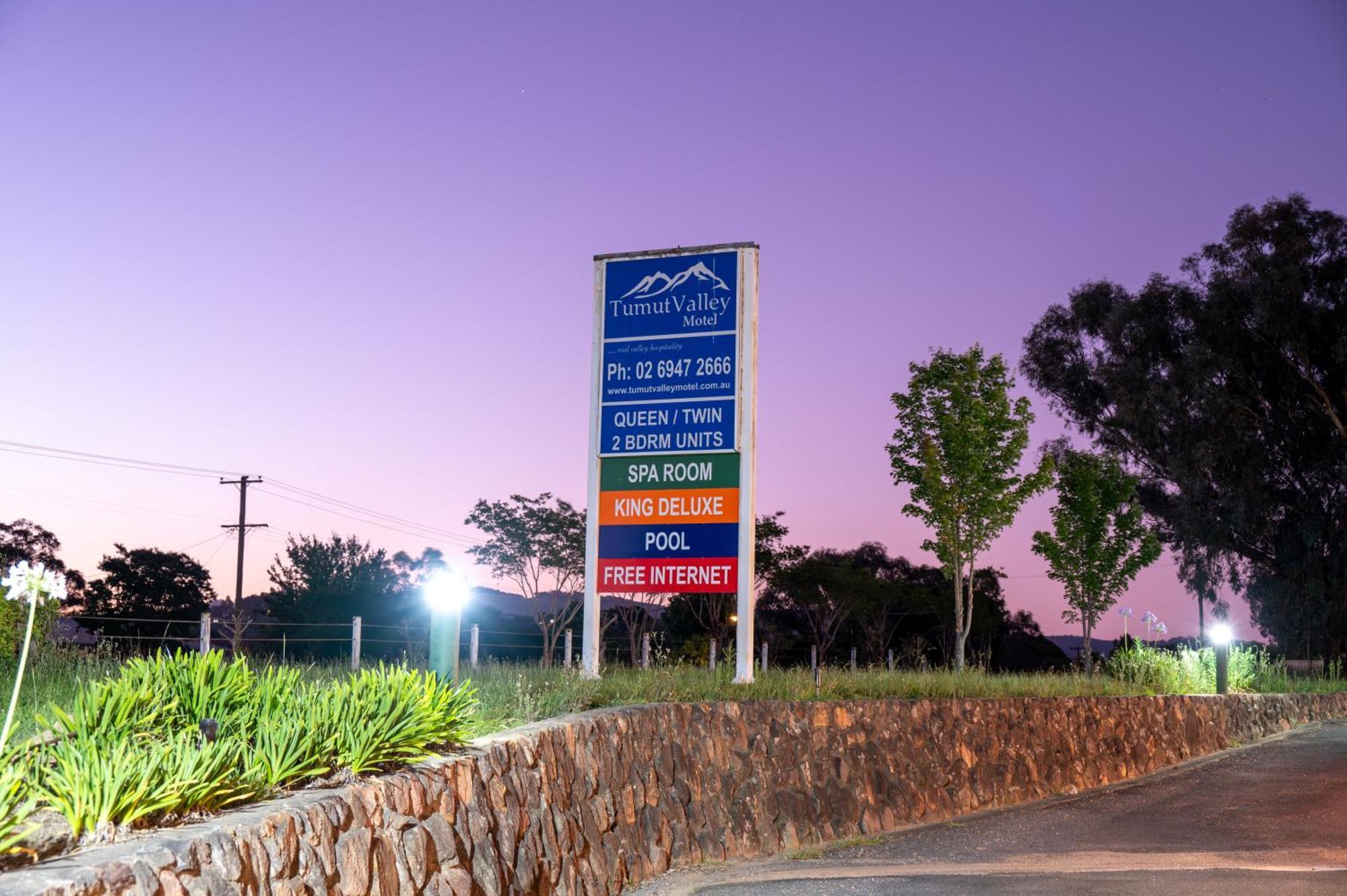Tumut Valley Motel Pet Friendly Eksteriør bilde