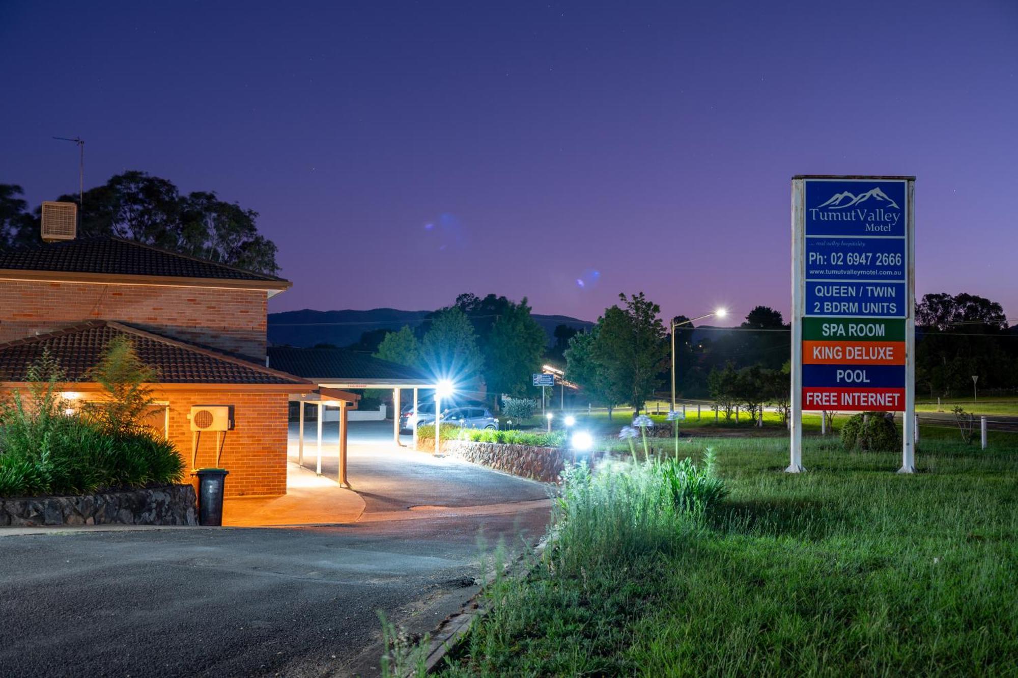 Tumut Valley Motel Pet Friendly Eksteriør bilde