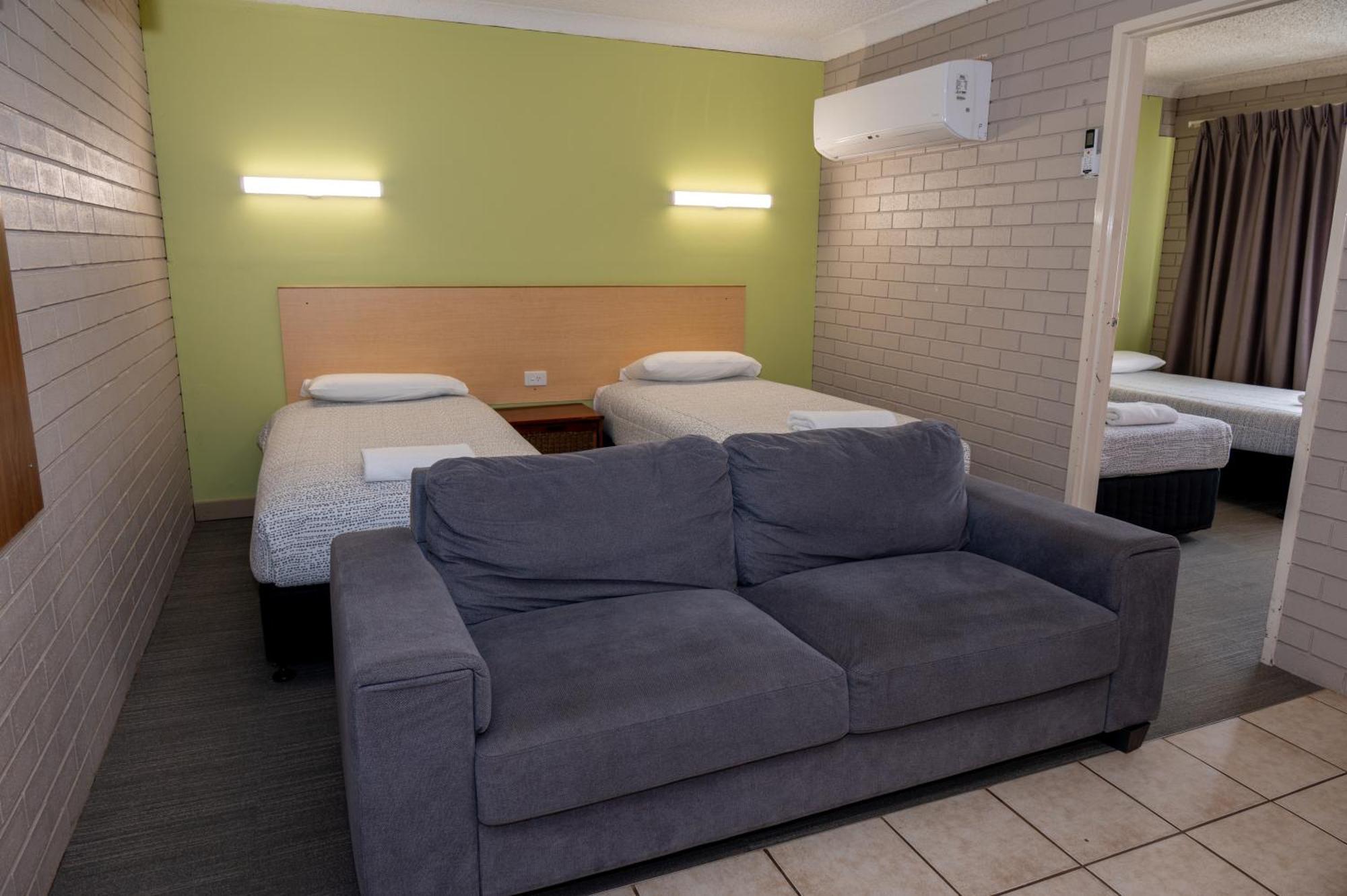 Tumut Valley Motel Pet Friendly Eksteriør bilde