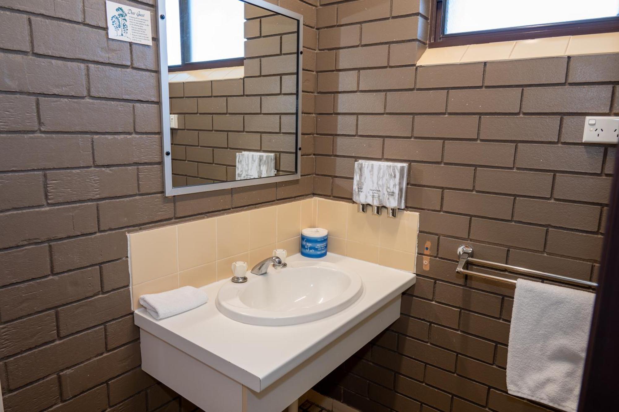 Tumut Valley Motel Pet Friendly Eksteriør bilde