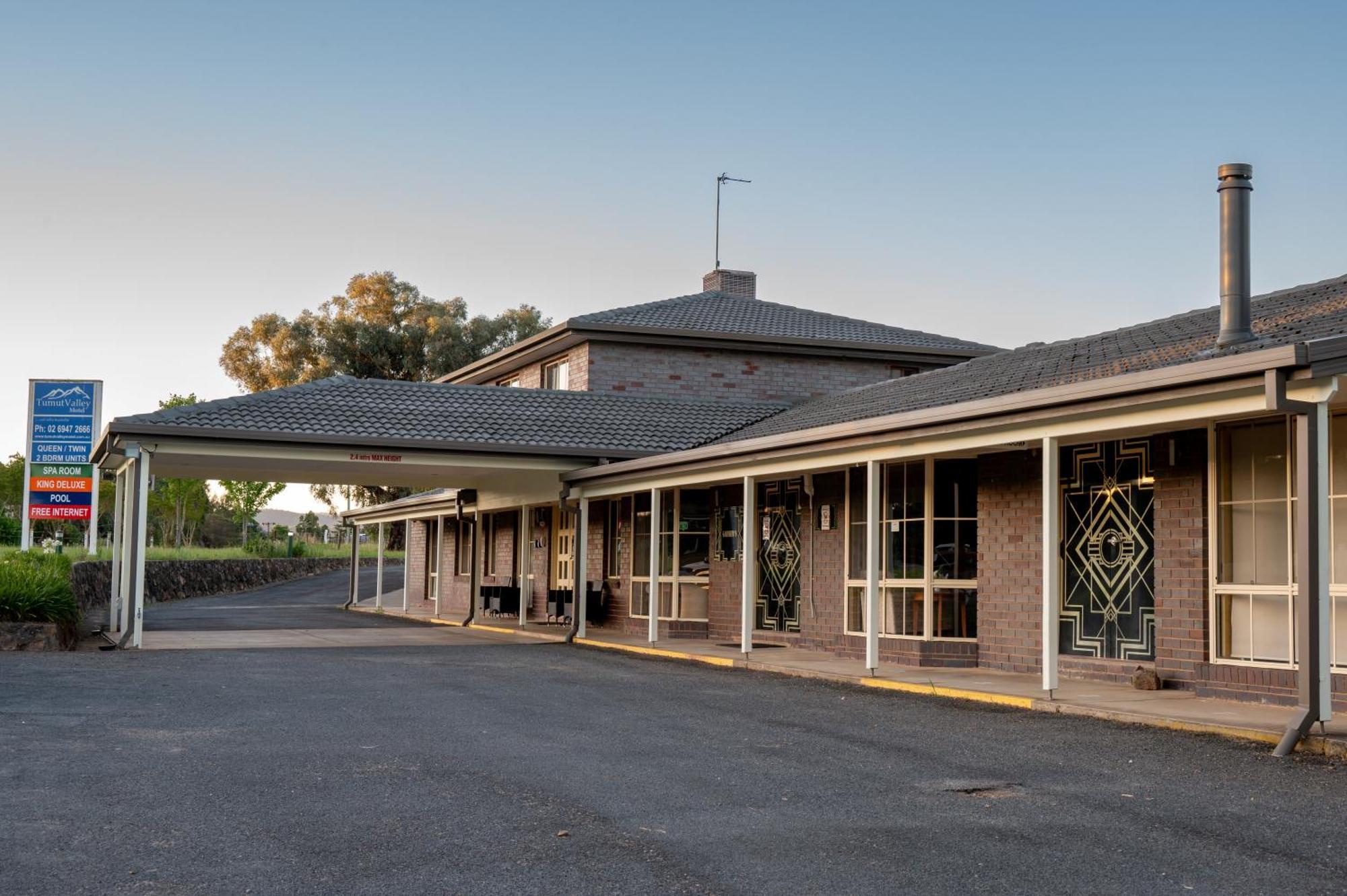 Tumut Valley Motel Pet Friendly Eksteriør bilde