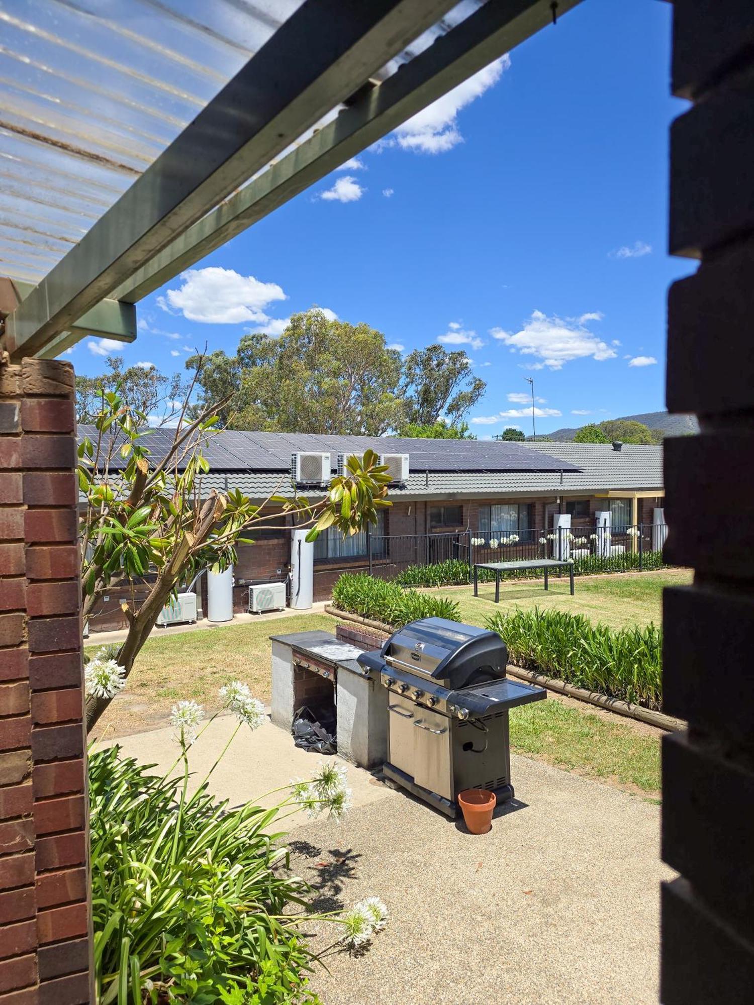 Tumut Valley Motel Pet Friendly Eksteriør bilde