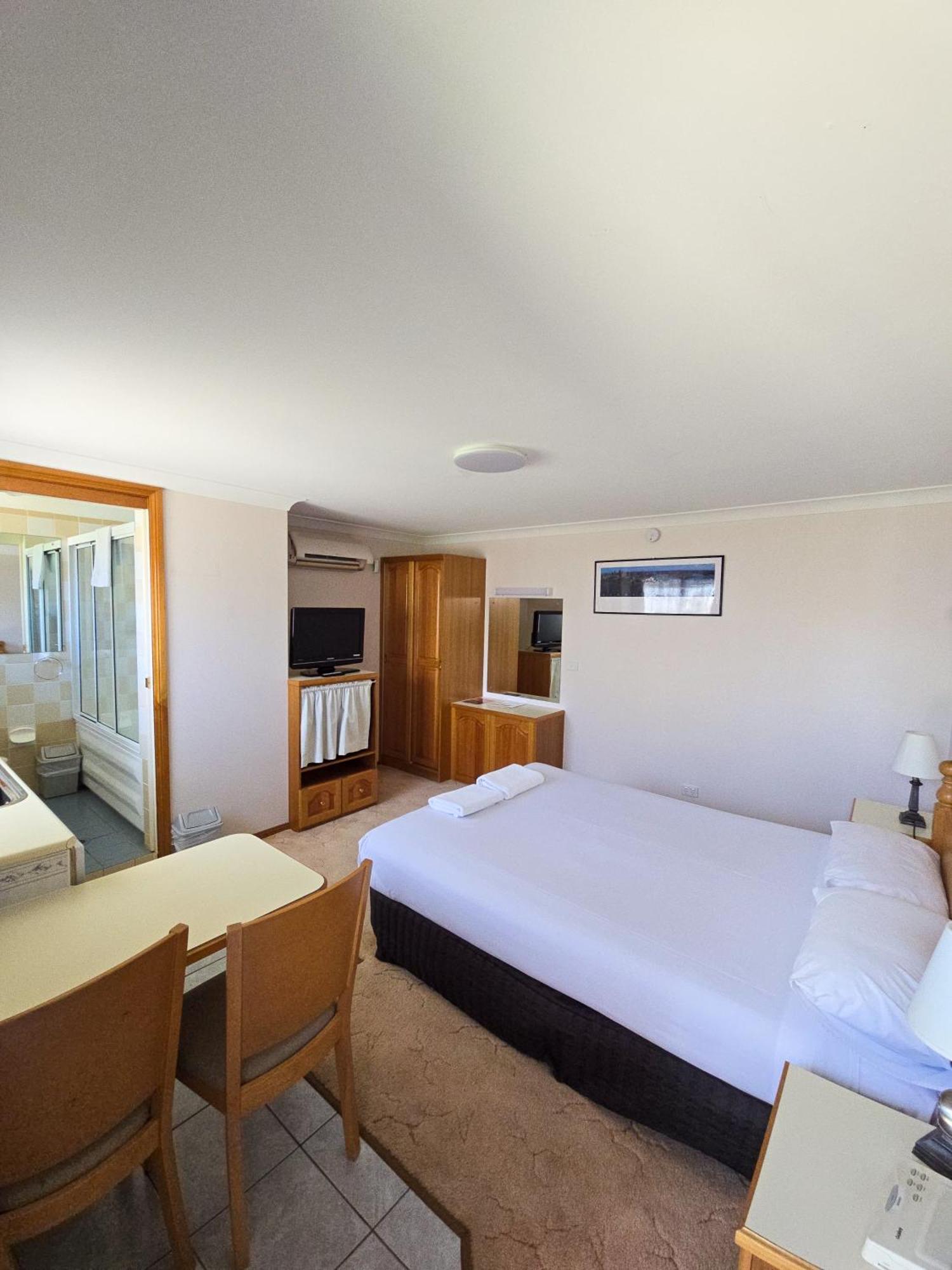 Tumut Valley Motel Pet Friendly Eksteriør bilde